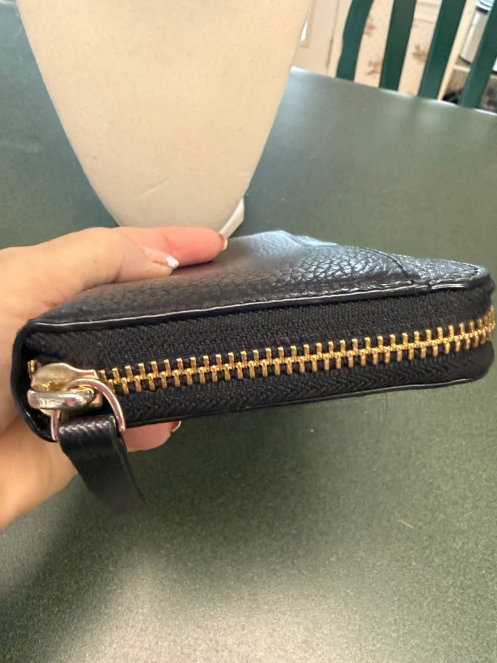 kate spade black pebbled leather zip-around wallet with gold plaque - Picture 5 of 7